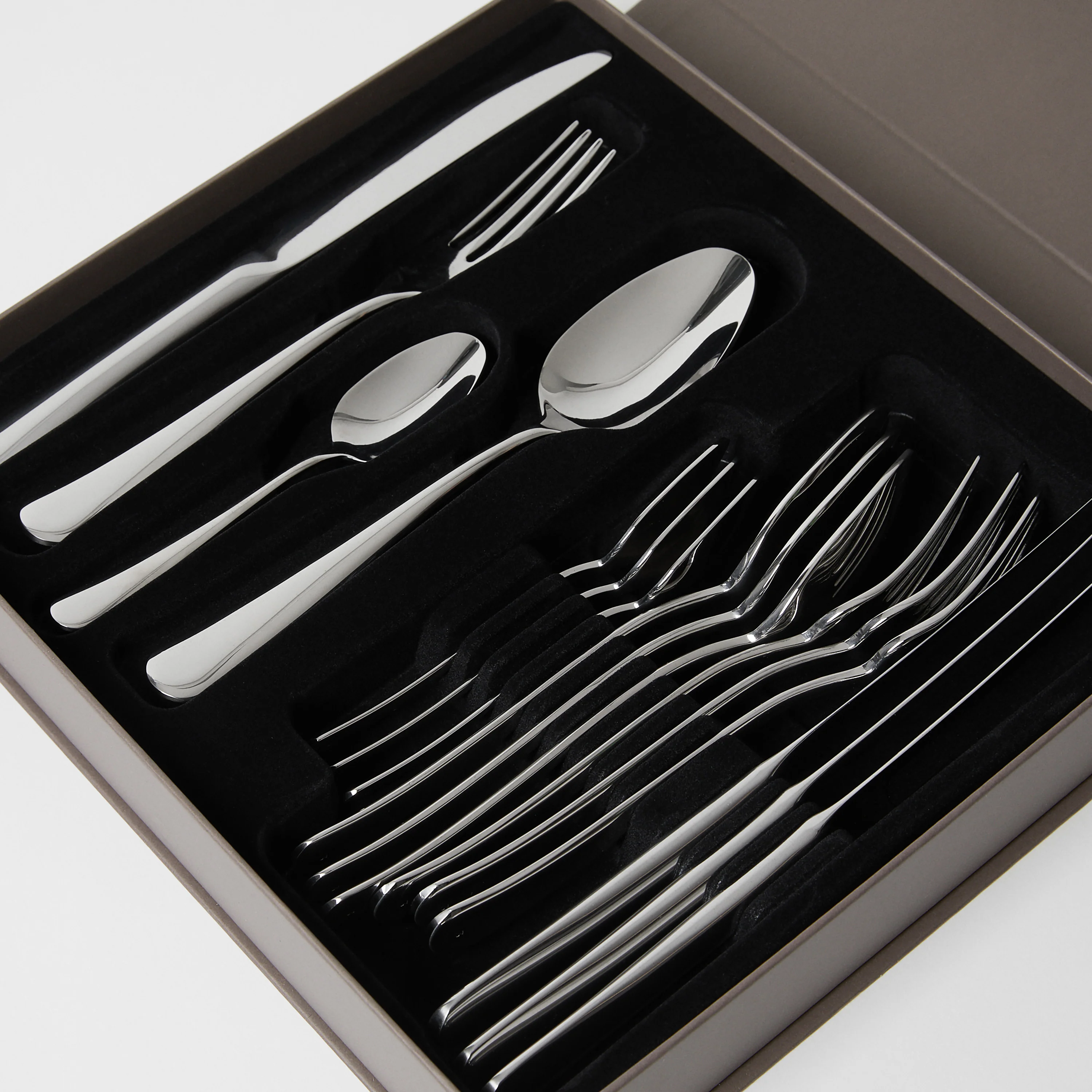 Cutlery Set 16 Pieces - Image 4