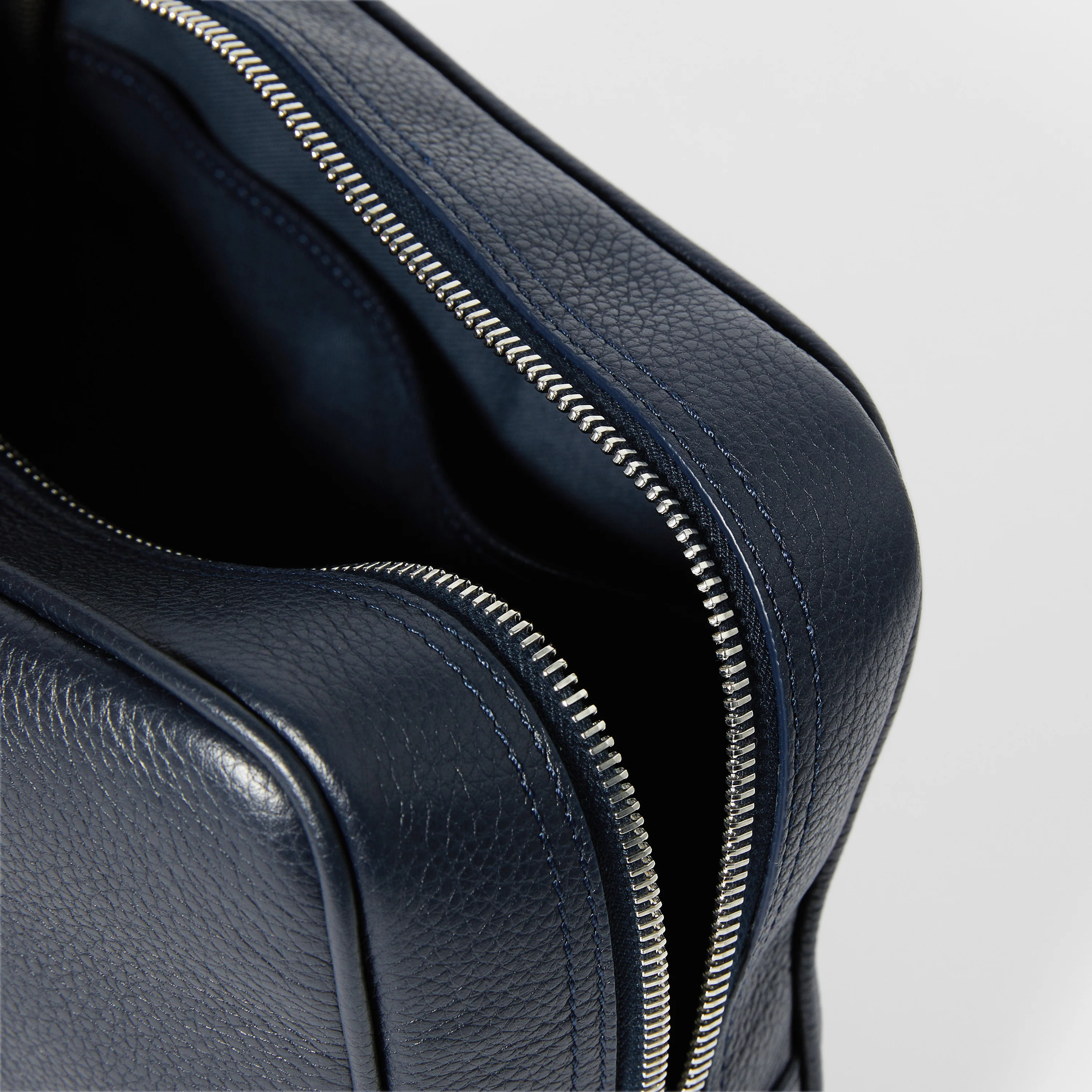 Full-Grain Leather Toiletry Bag - Image 10
