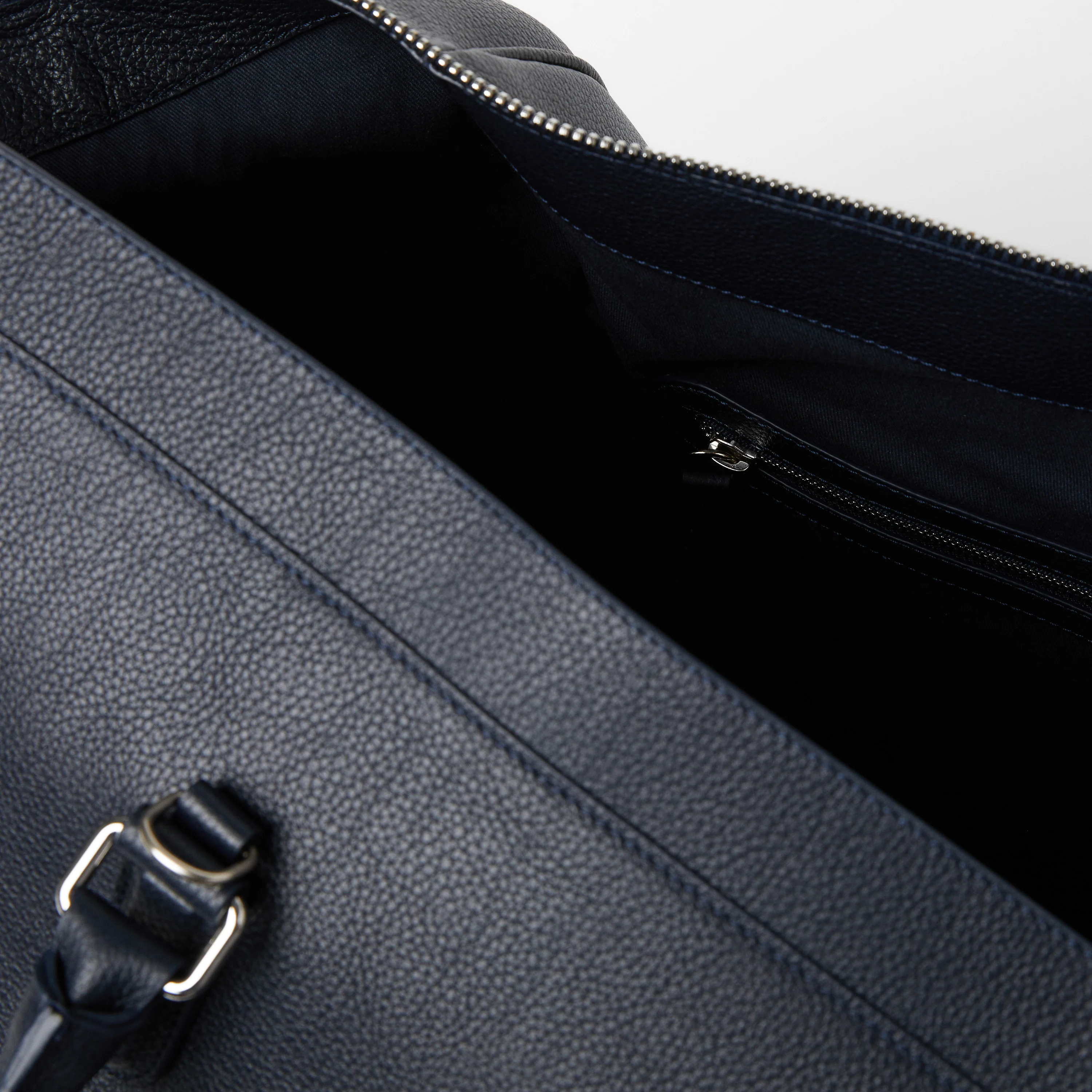 Full-Grain Leather Weekend Bag - Image 10