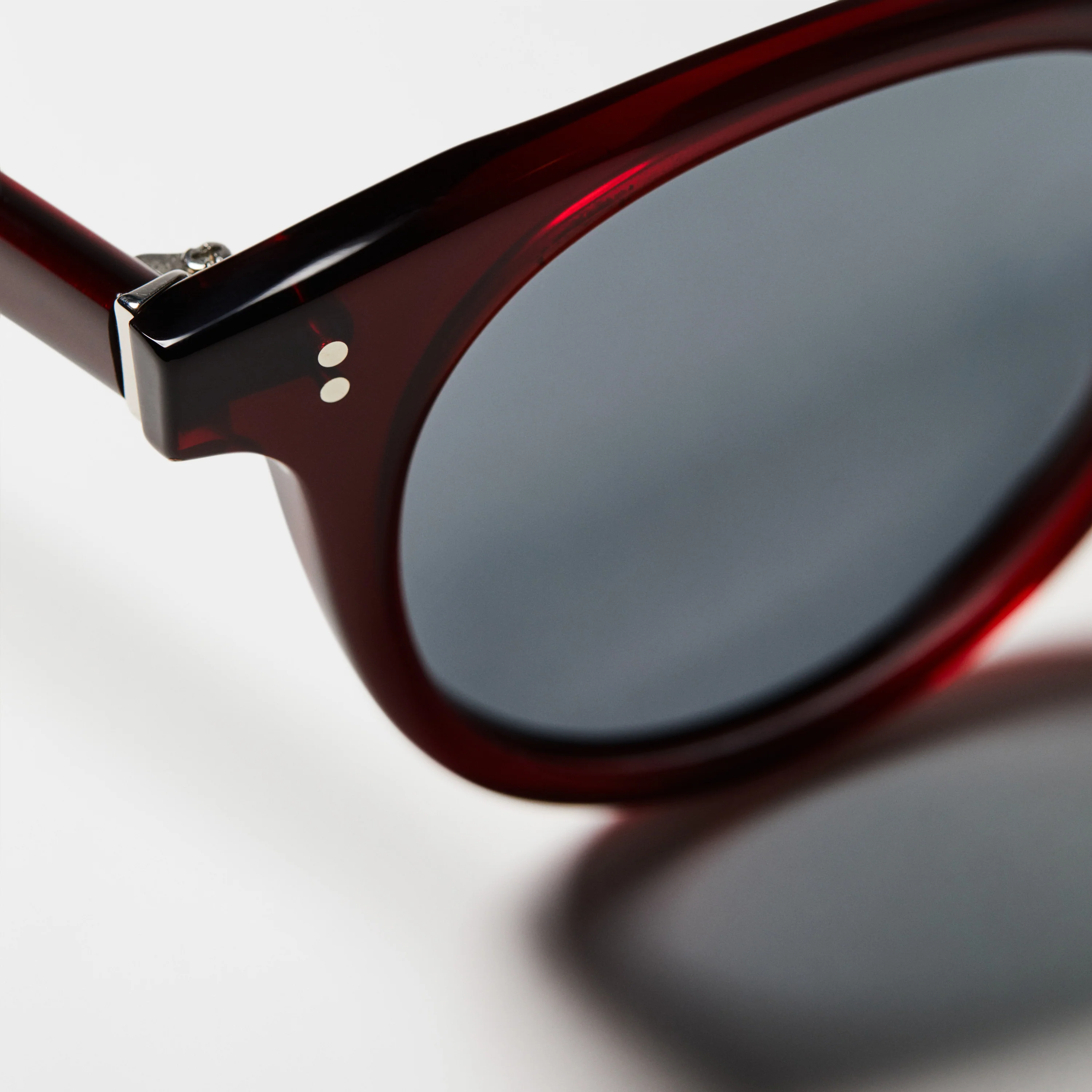 Illetes Round Acetate Sunglasses - Image 4