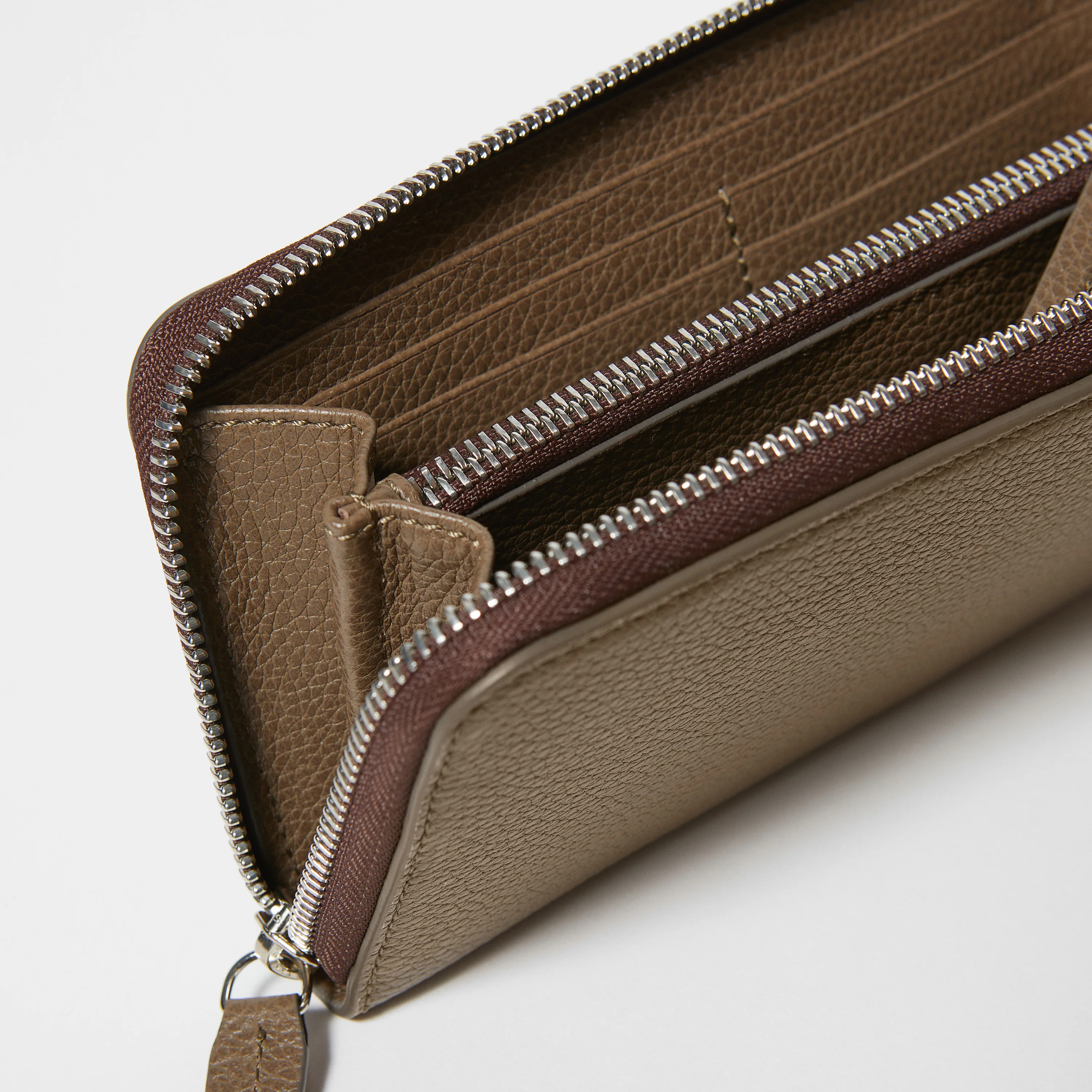 Large Full-Grain Leather Wallet - Image 4