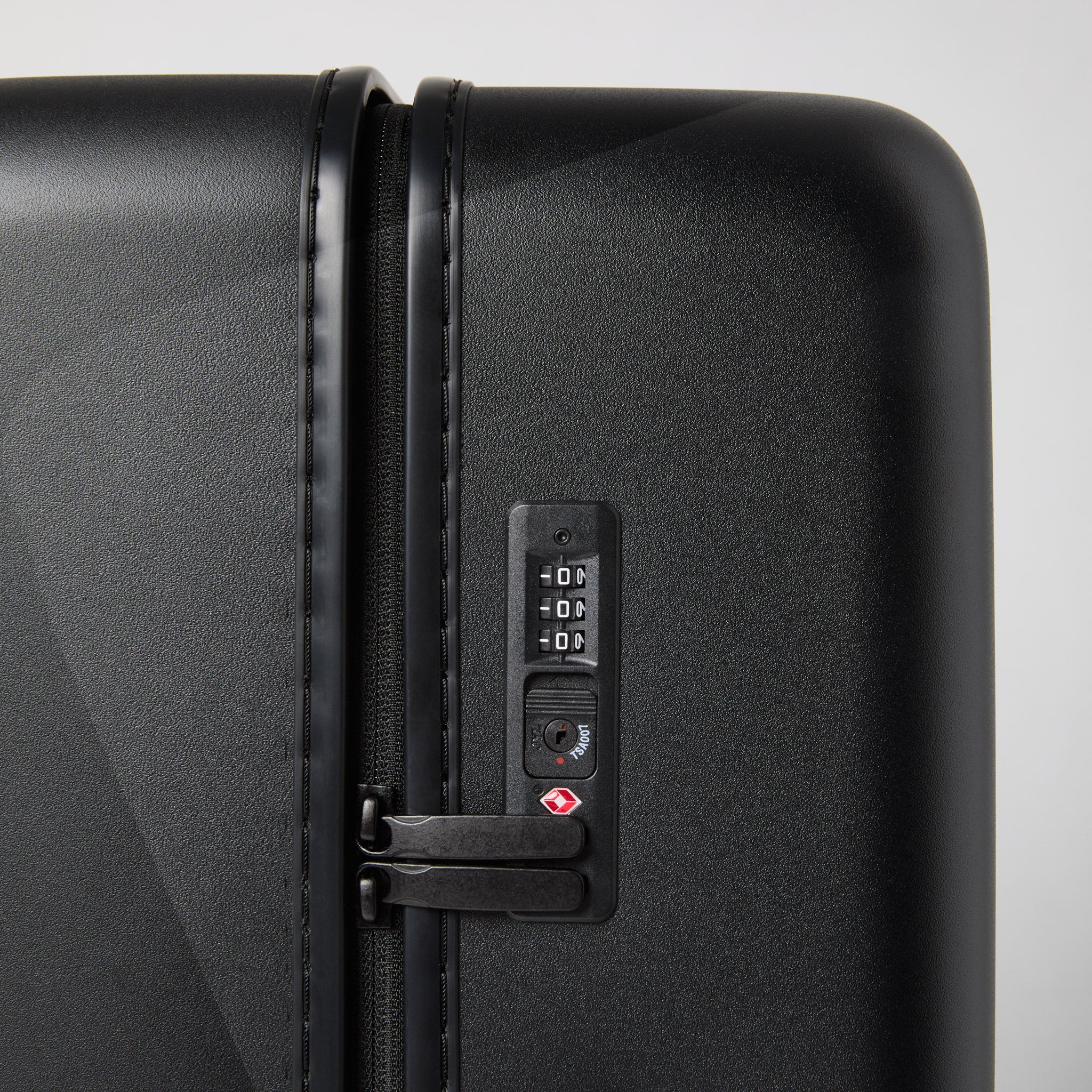Lightweight Classic Large Check In Suitcase - Image 6