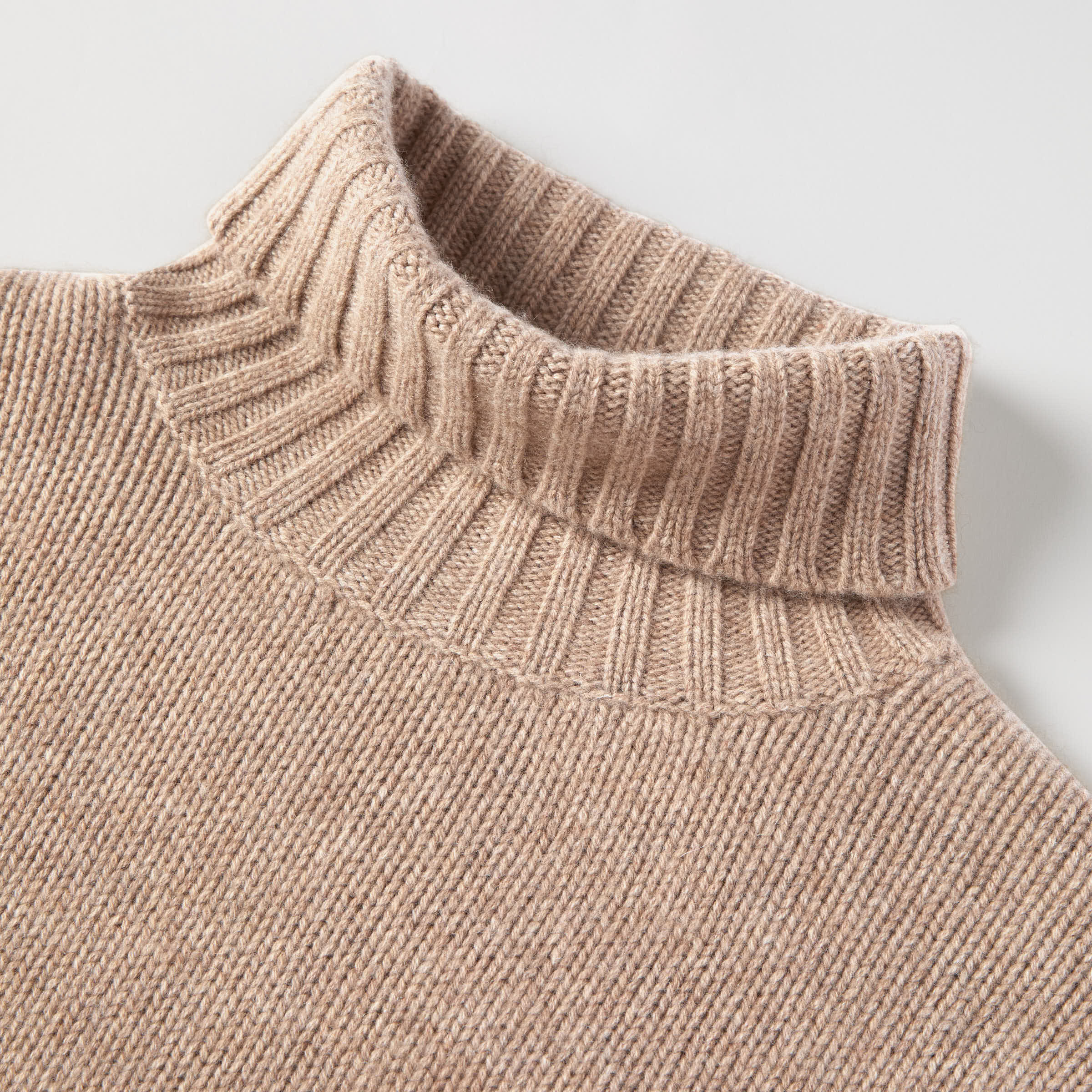 Men's Heavy Wool-Cashmere Roll Neck Sweater - Image 17