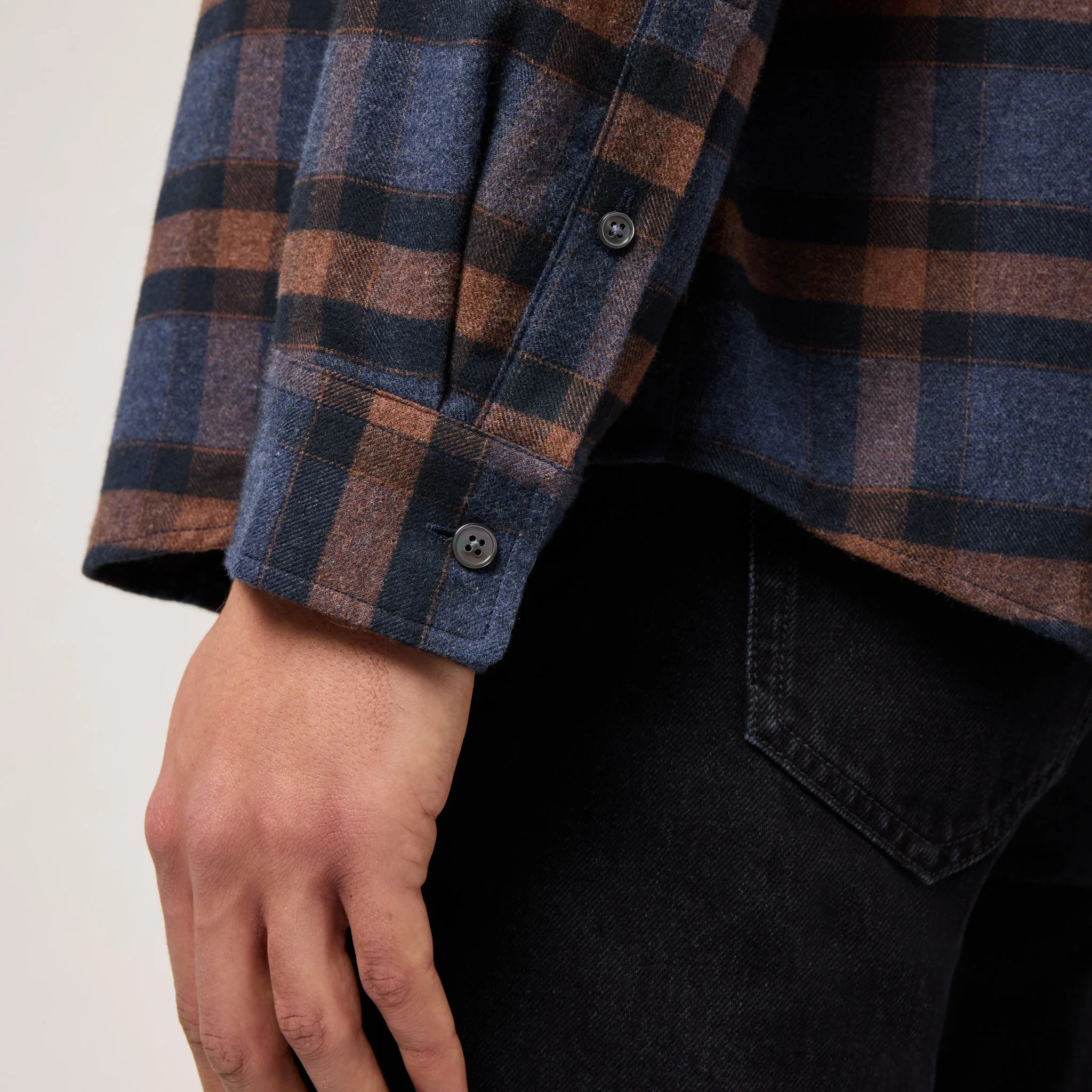 Men's Relaxed Cotton Flannel Shirt - Image 16