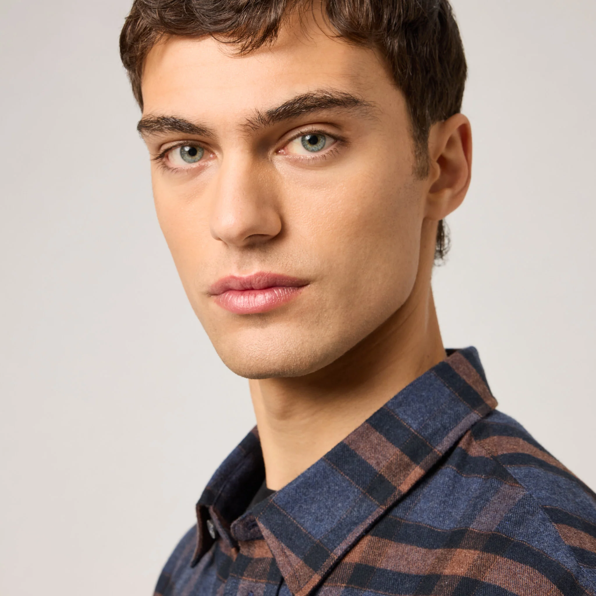 Men's Relaxed Cotton Flannel Shirt - Image 17