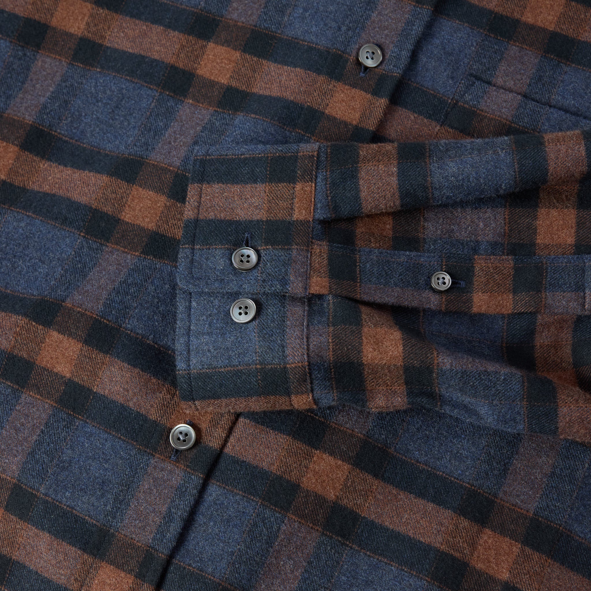Men's Relaxed Cotton Flannel Shirt - Image 19