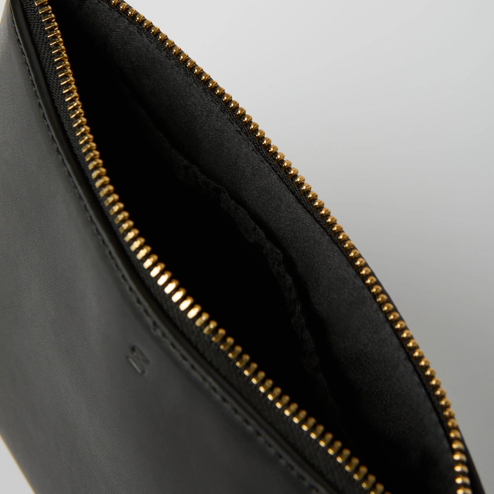 Nappa Leather Beauty Bag - Image 11