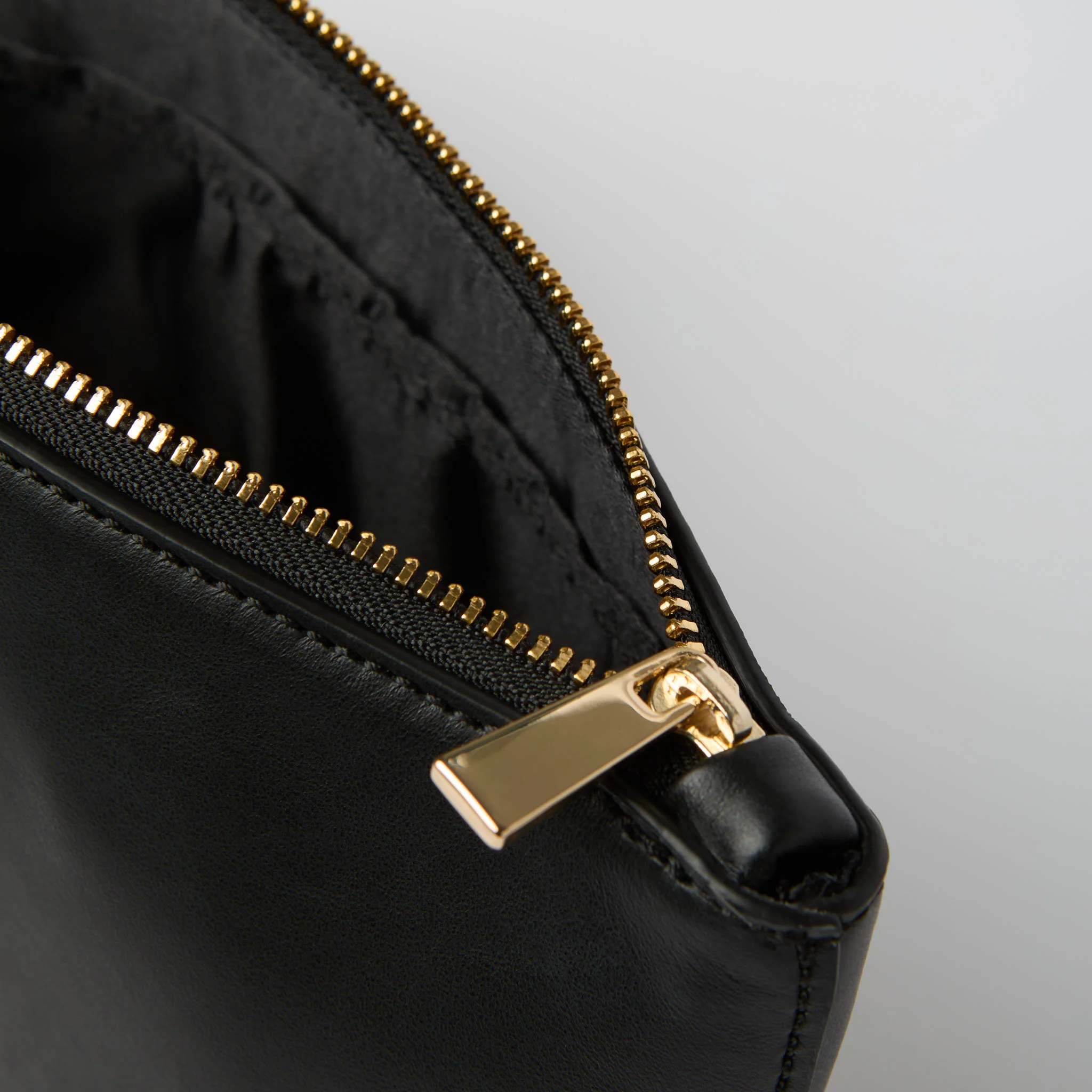 Nappa Leather Beauty Bag - Image 6