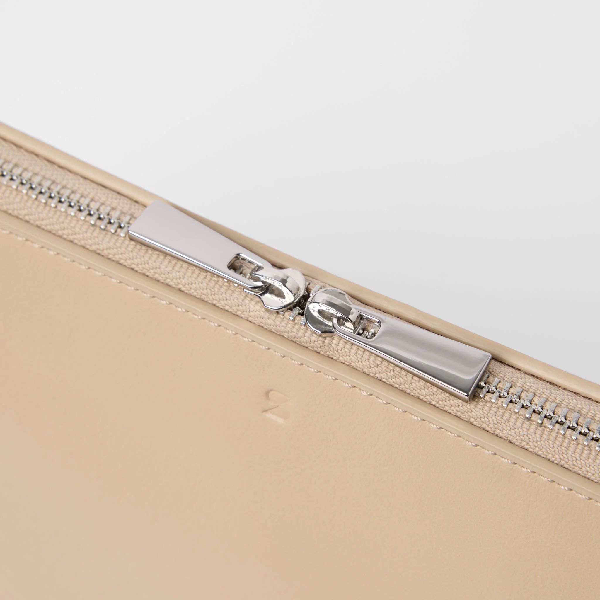 Nappa Leather Toiletry Bag - Image 8