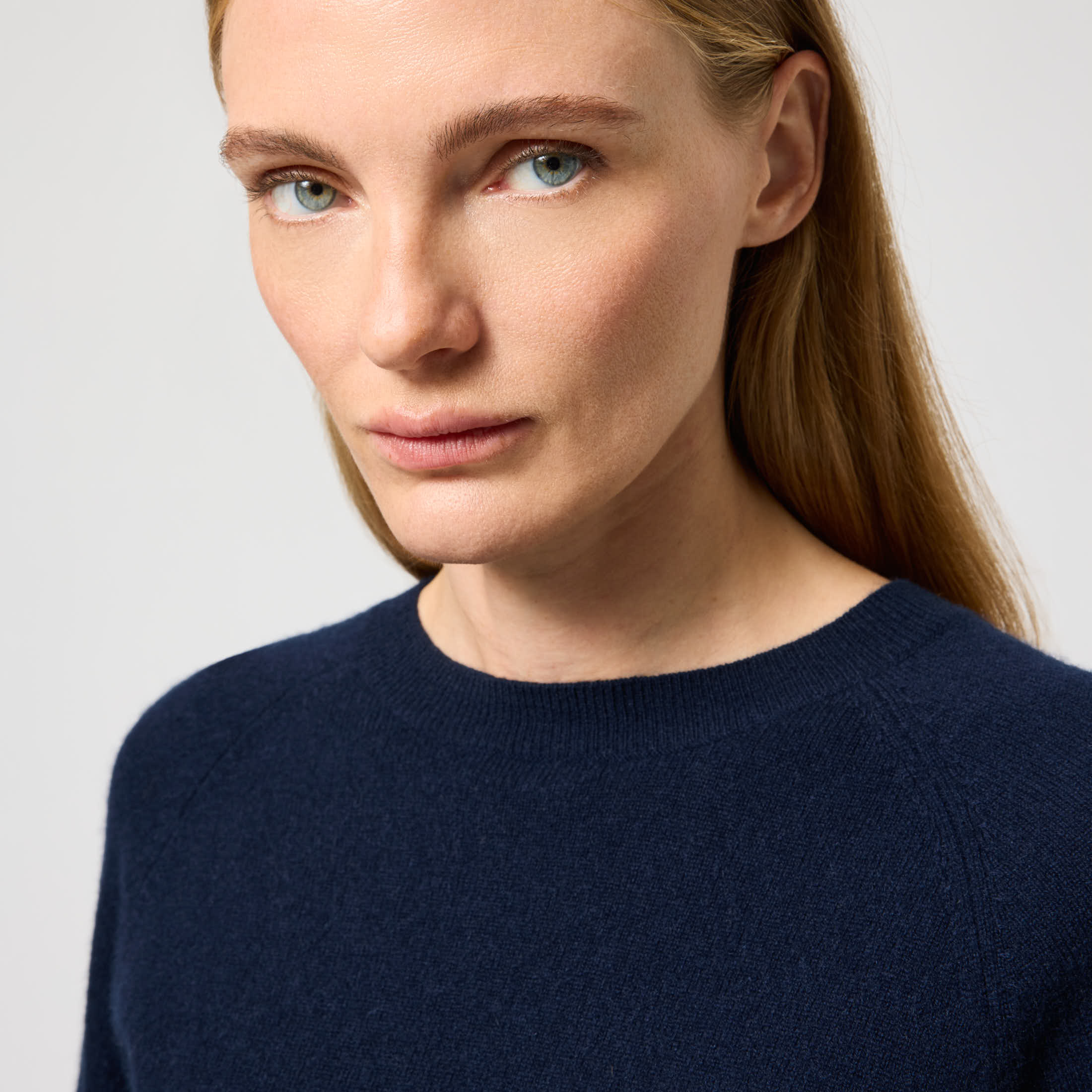 Women's Cashmere Crewneck Sweater - Image 18