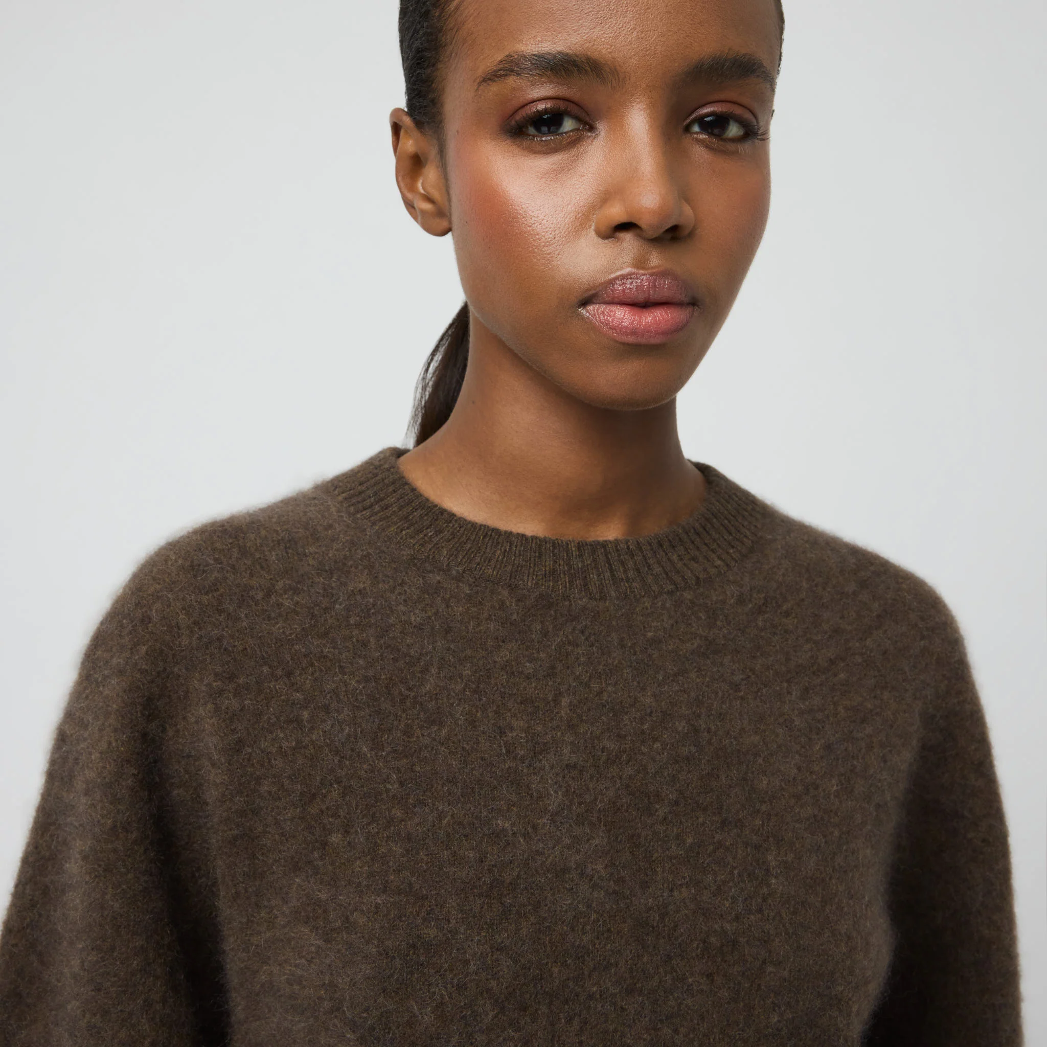 Women's Brushed Cashmere Crewneck Sweater - Image 16