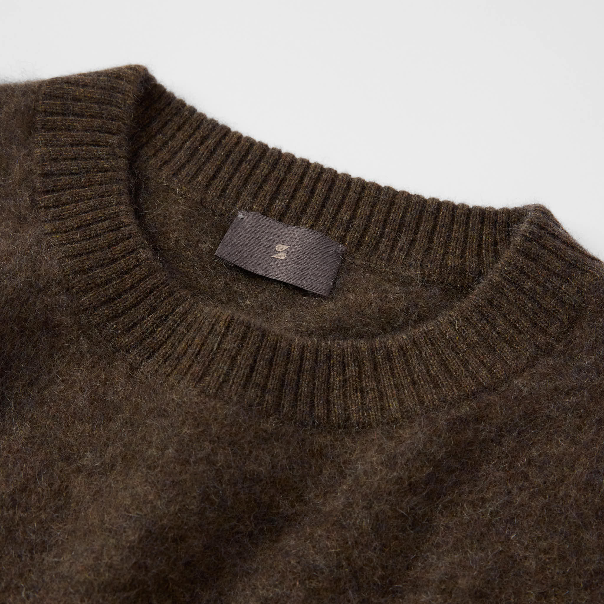 Women's Brushed Cashmere Crewneck Sweater - Image 17