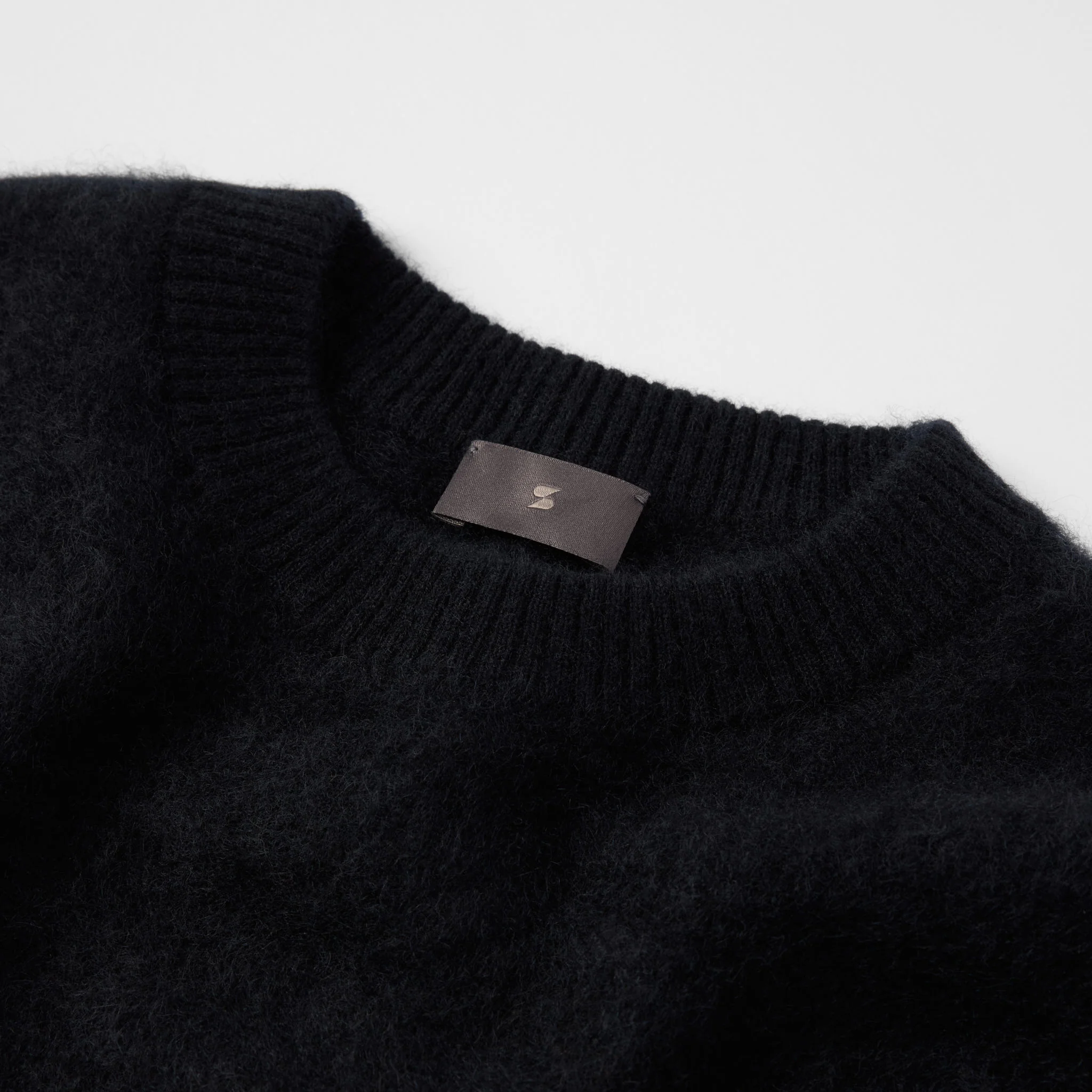 Women's Brushed Cashmere Crewneck Sweater - Image 23