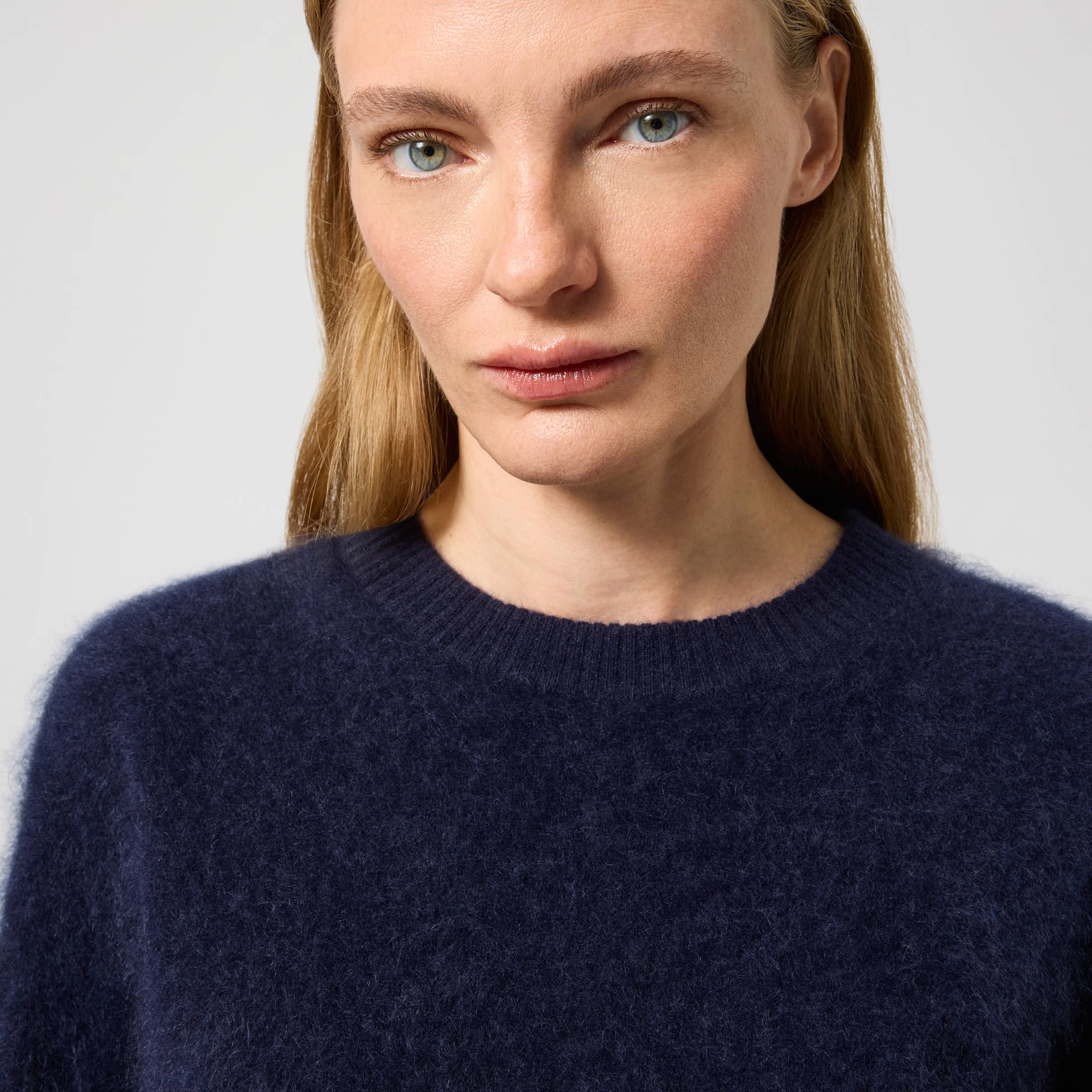 Women's Brushed Cashmere Crewneck Sweater - Image 31