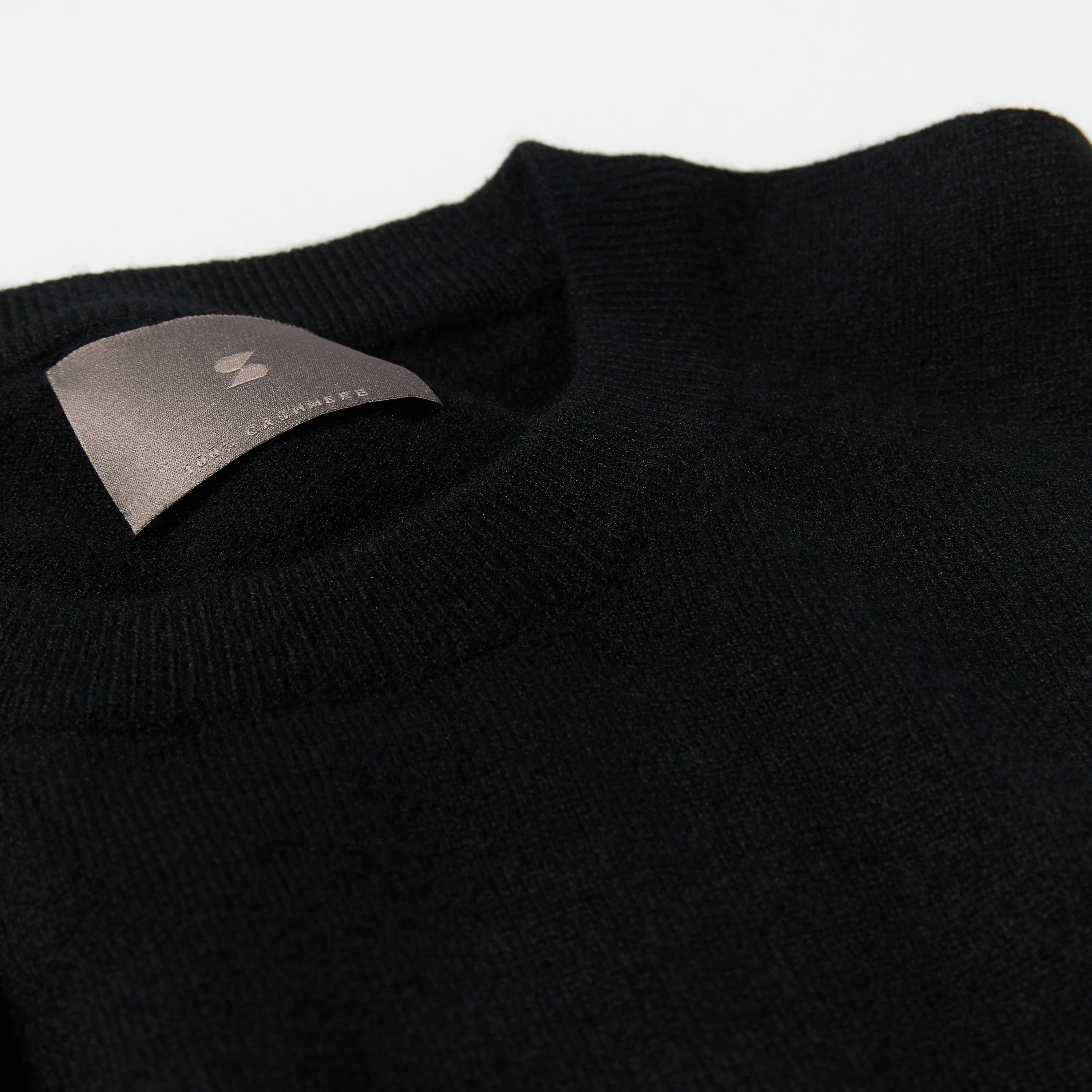 Women's Cashmere Crewneck Sweater - Image 13