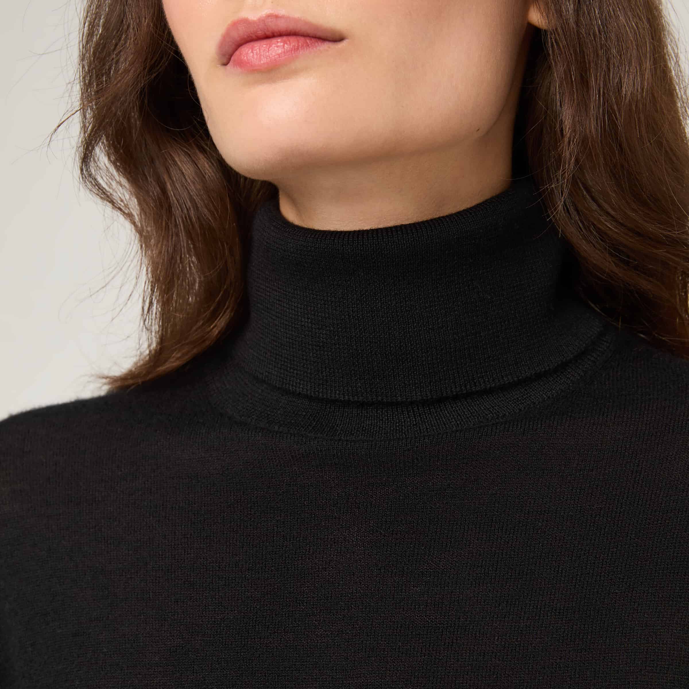 Women's Fine-Knit Cashmere Turtle Neck Sweater - Image 5