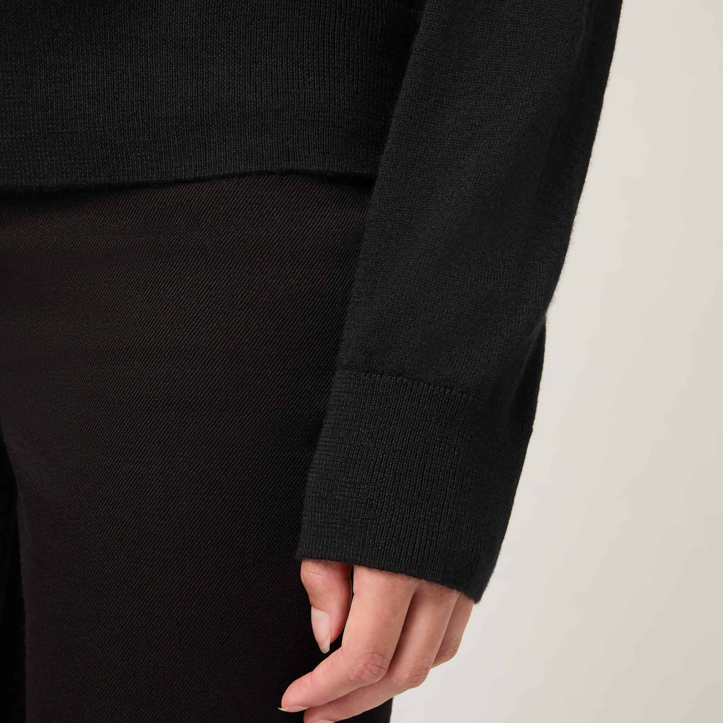 Women's Fine-Knit Cashmere Turtle Neck Sweater - Image 6