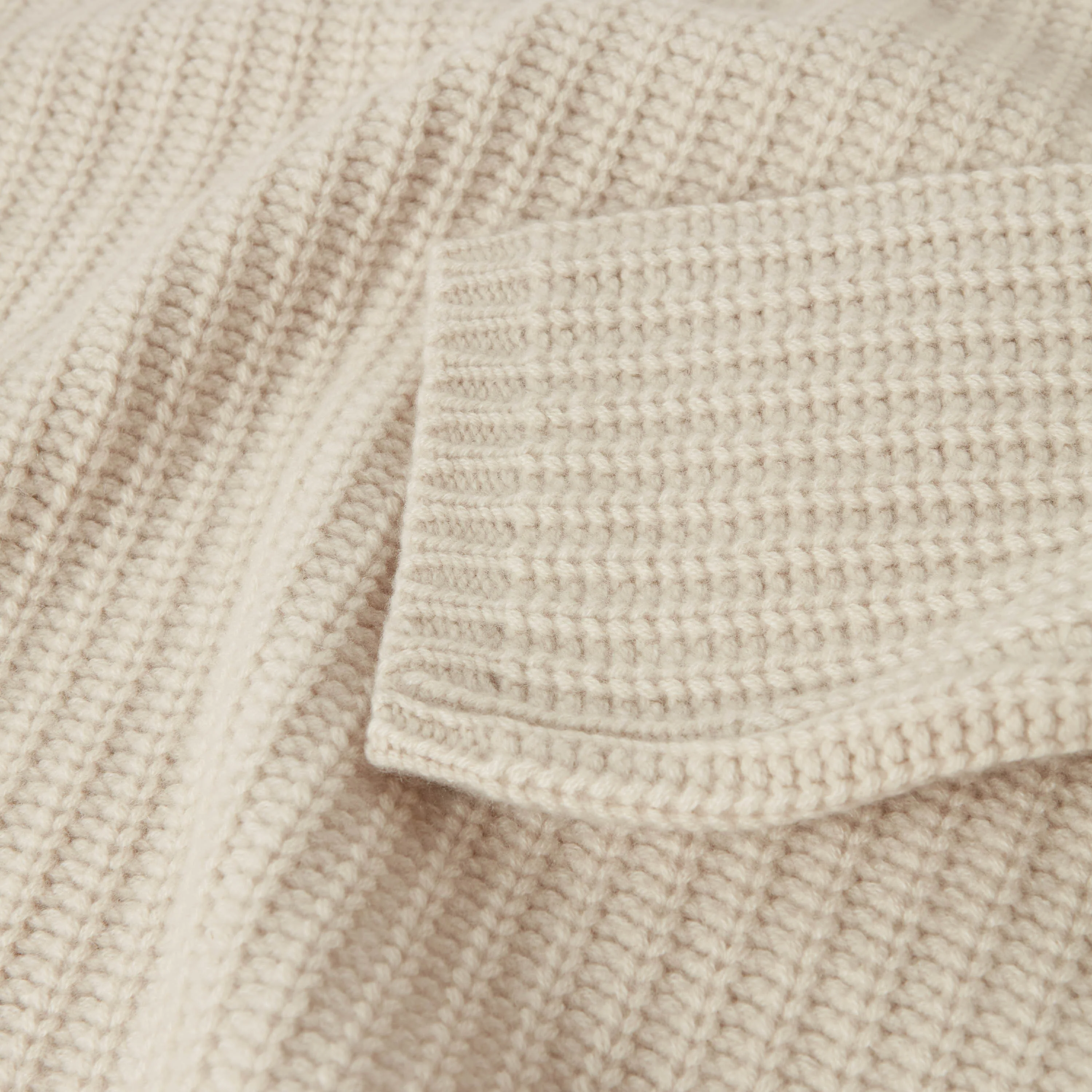Women's Heavy Knit Cashmere Turtleneck - Image 4