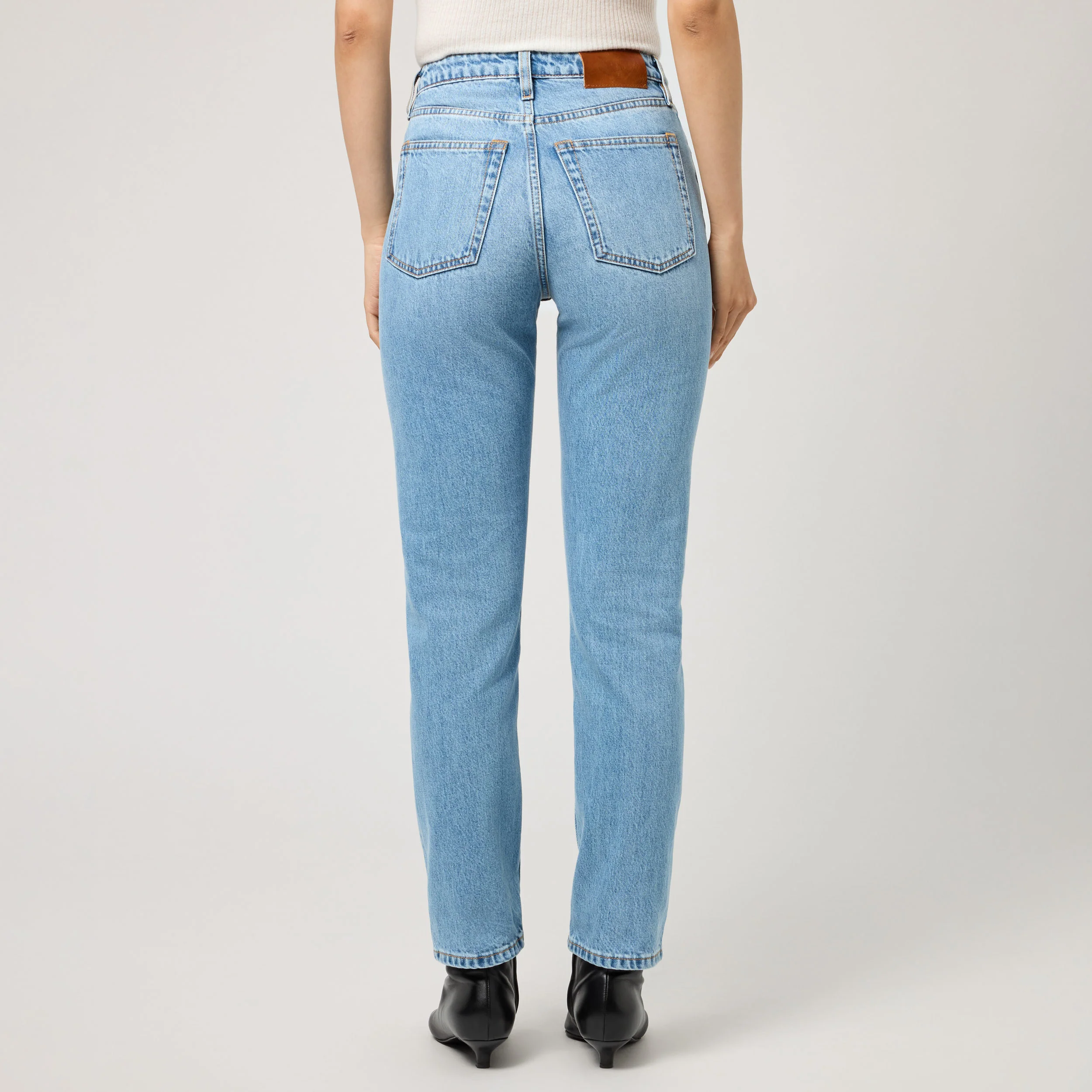 Women's High-Waisted Straight-Leg Denim - Image 5