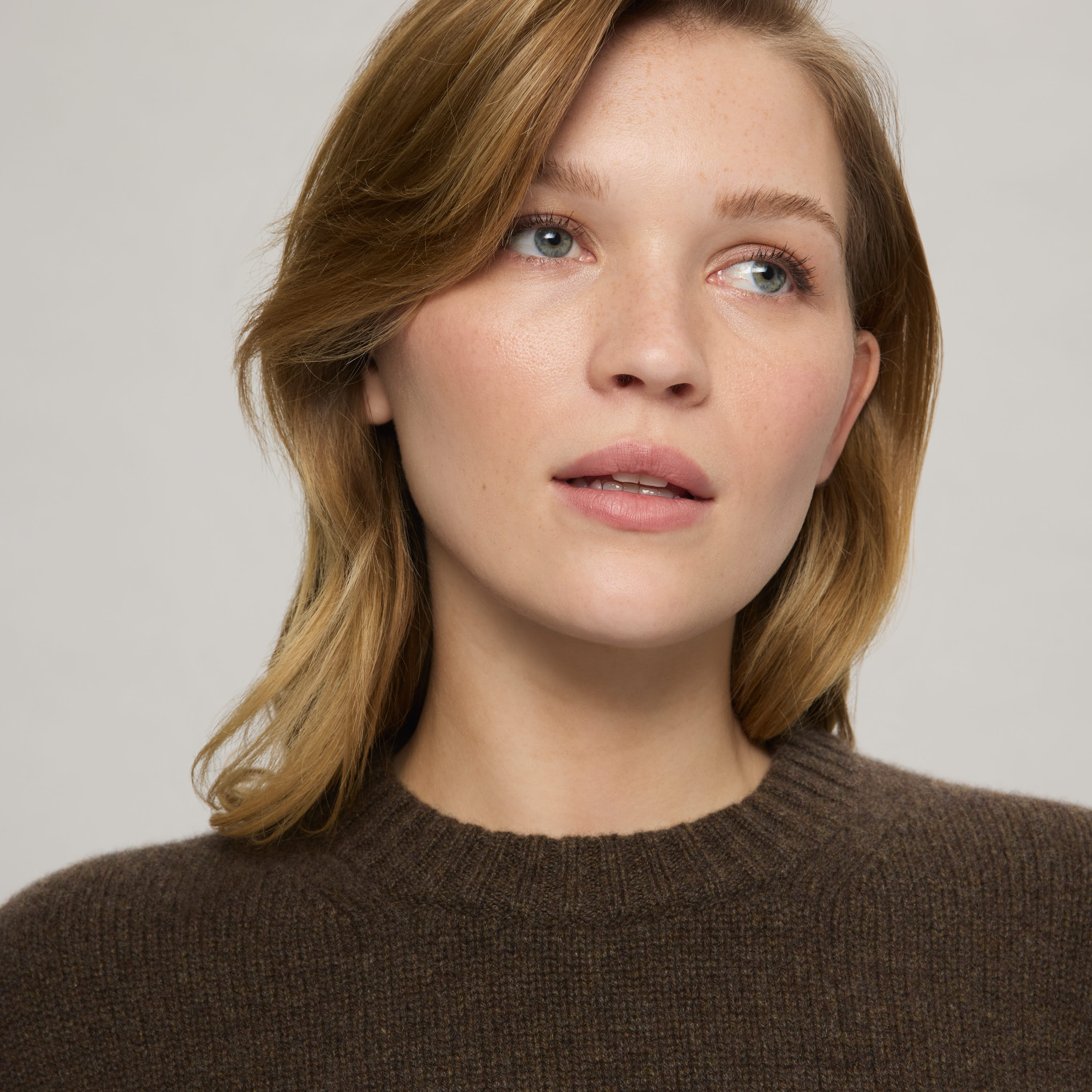 Women's Relaxed Cashmere Crewneck - Image 14