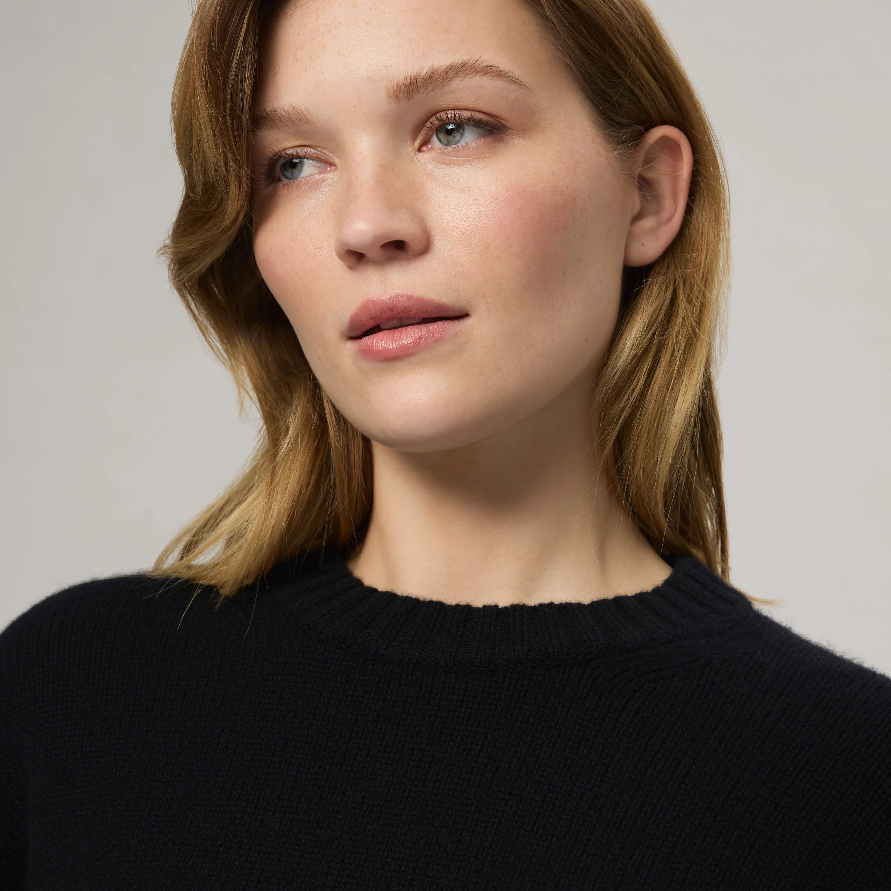 Women's Relaxed Cashmere Crewneck - Image 21