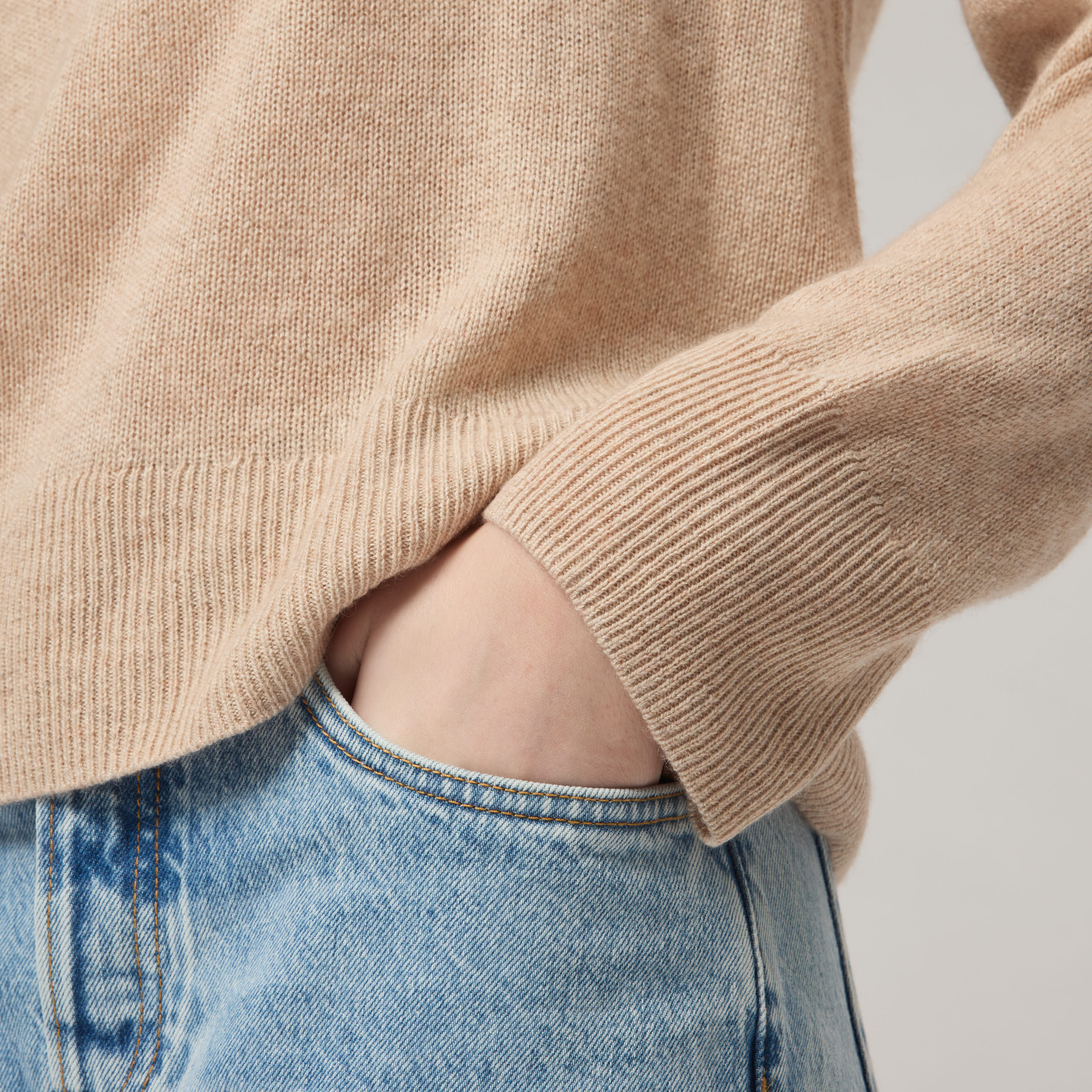 Women's Relaxed Silk-Cashmere Sweater - Image 12