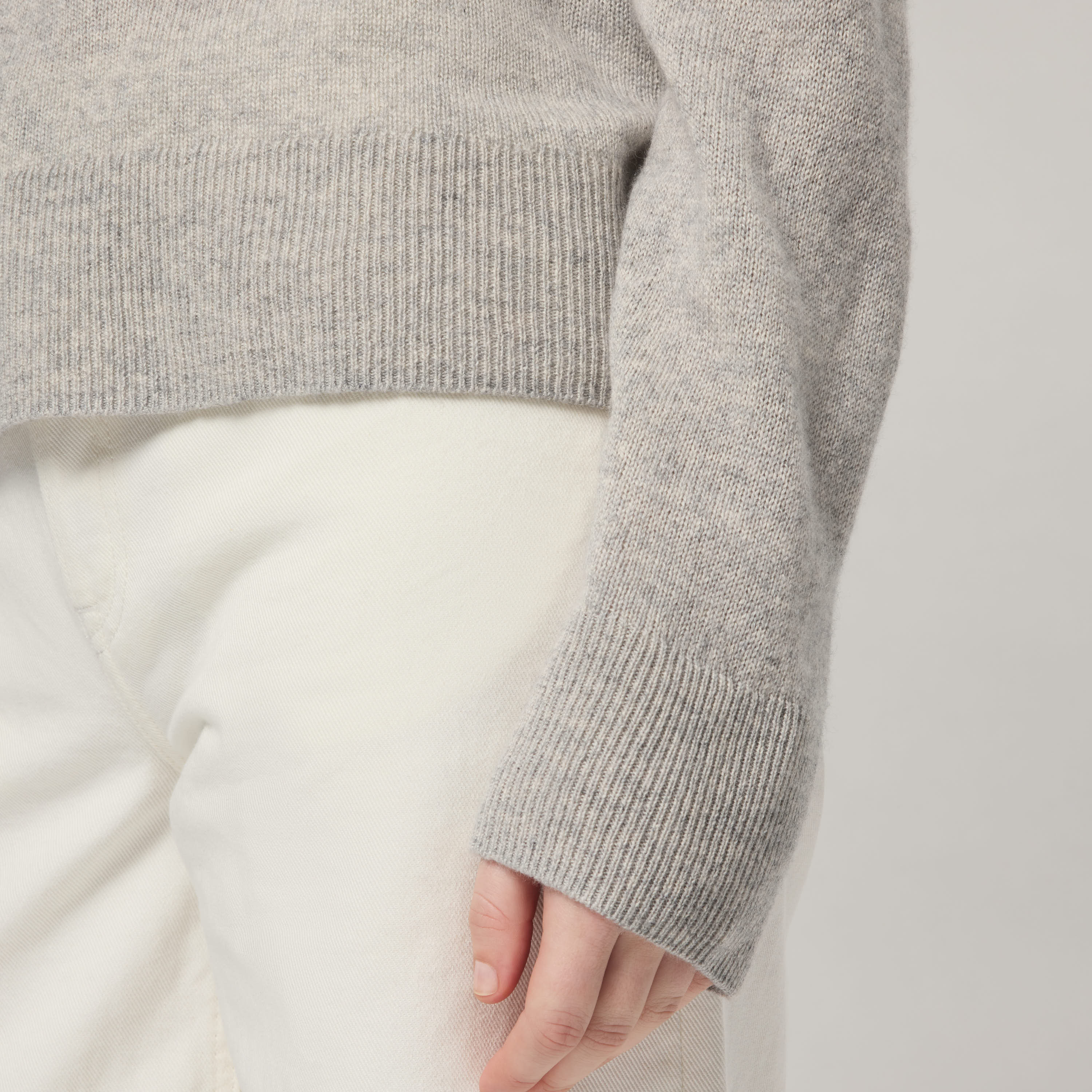 Women's Relaxed Silk-Cashmere Sweater - Image 4