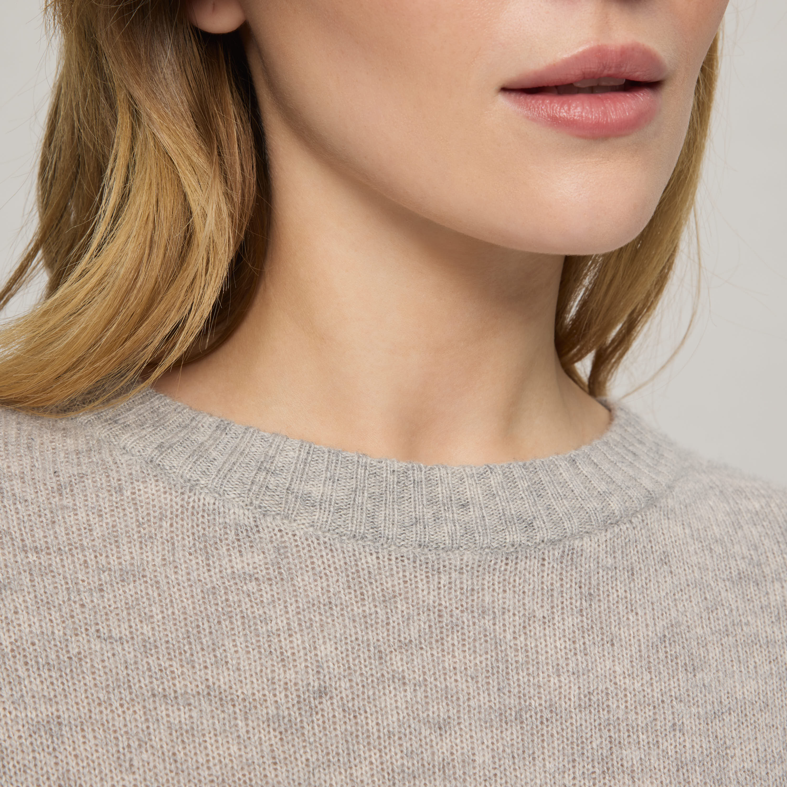 Women's Relaxed Silk-Cashmere Sweater - Image 5