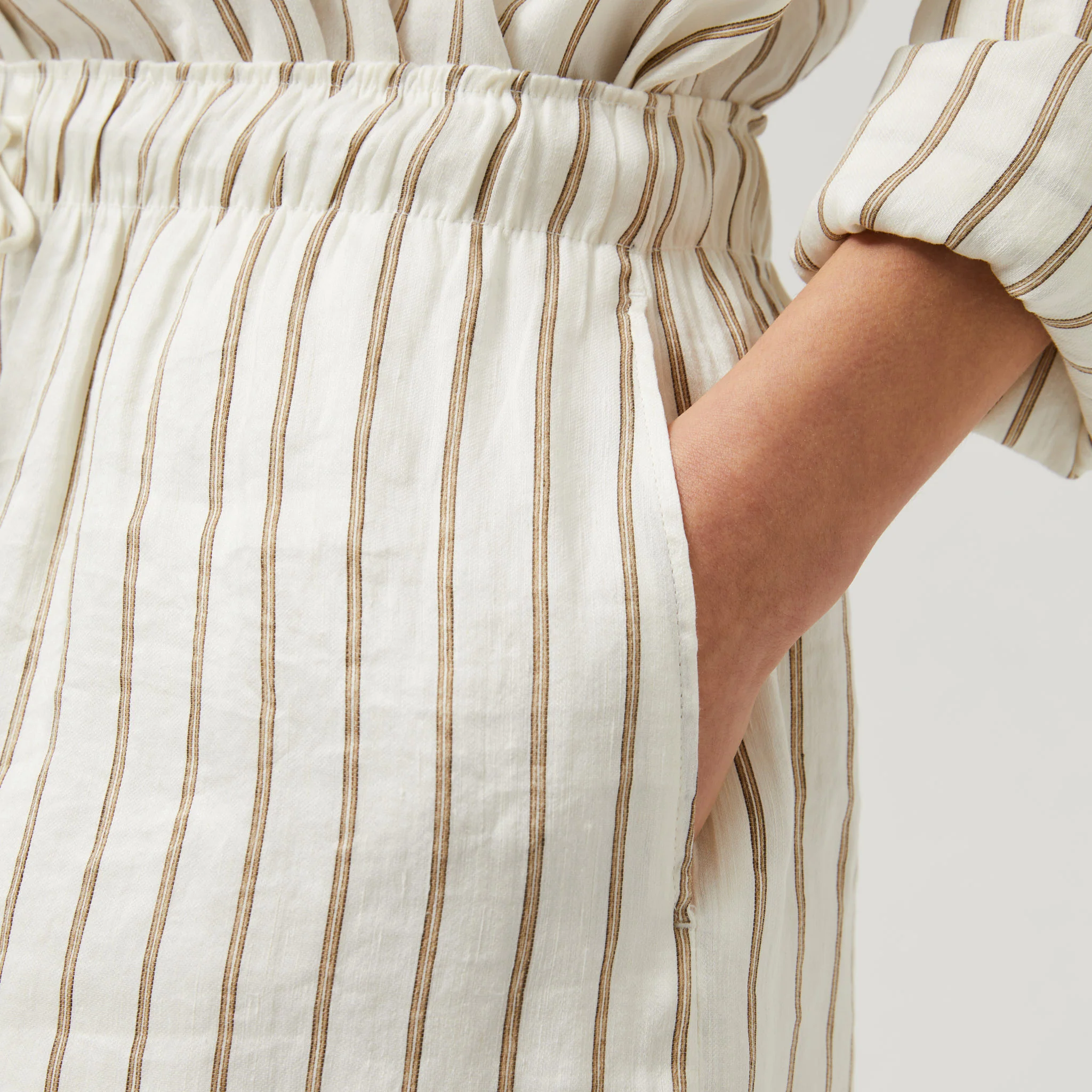 Women's Silk-Linen Shorts - Image 3
